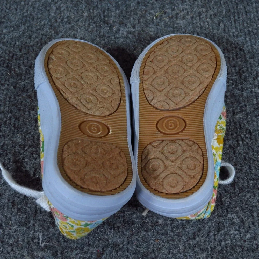 Circo Floral Girls Sneaker Size 5 Playtime Yellow Canvas Low Top Shoes